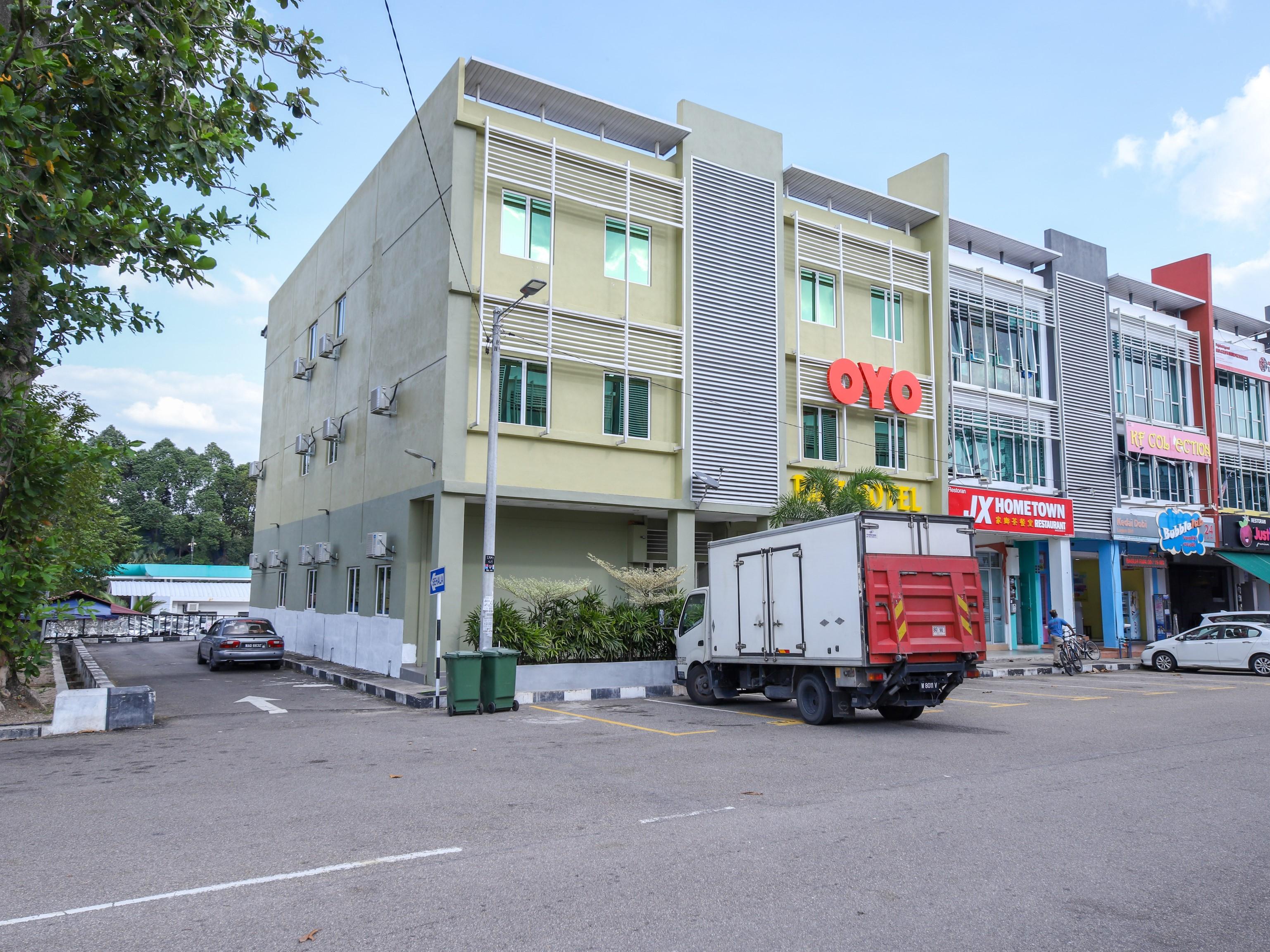 Oyo 89839 リアズ ホテル Malacca エクステリア 写真