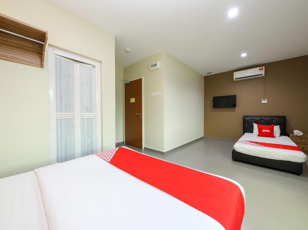 Oyo 89839 リアズ ホテル Malacca エクステリア 写真